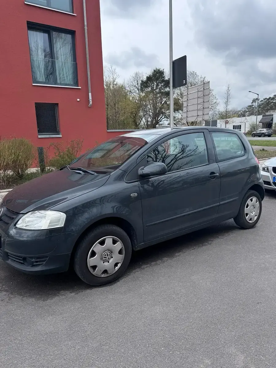 Używany VW Fox 54 KM (39 kW) 2005 Szary Hatchback