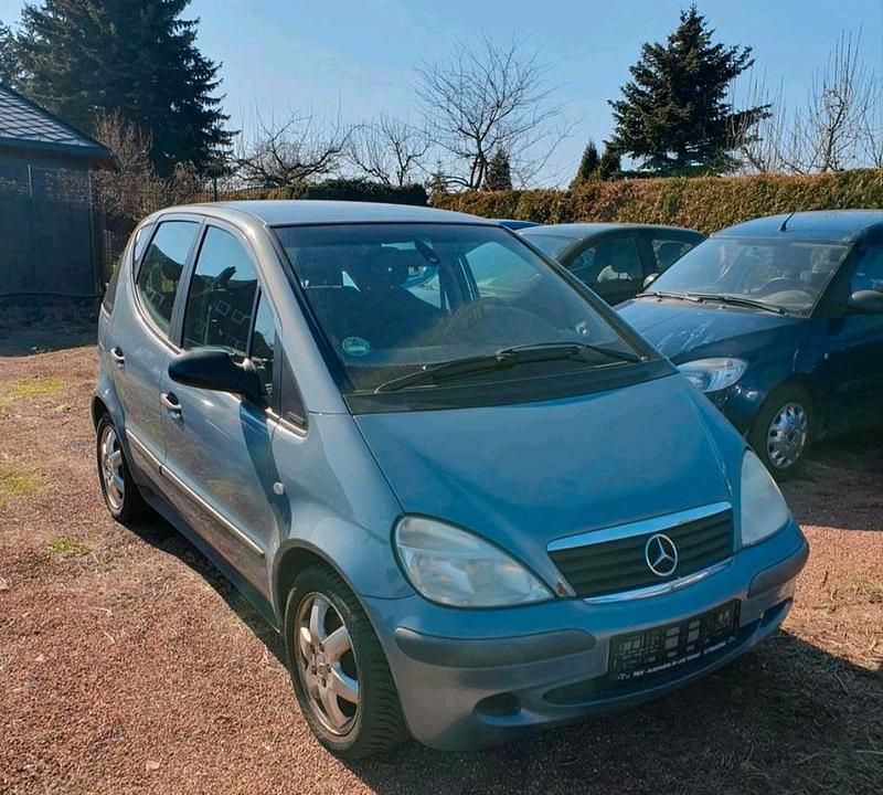 Blau Gebraucht 2002 Mercedes A140 Style Limousine | 2.499 € - Bild 1/4