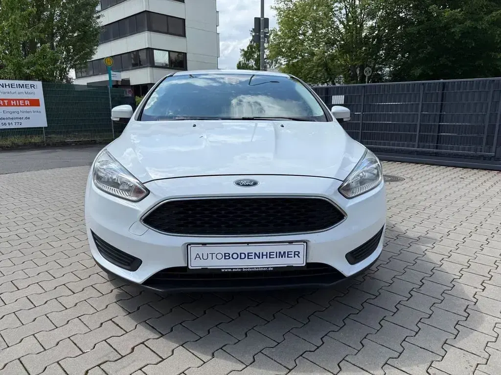 Käytetty Ford Focus 125 HP (91 kW) 2017 Valkoinen Sedan