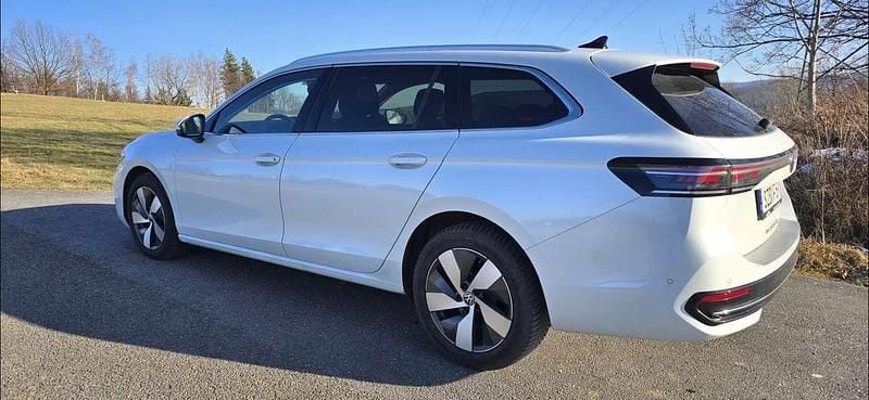 Gebraucht VW Passat Elegance 150 PS (110 kW) 2024 Weiß Kombi