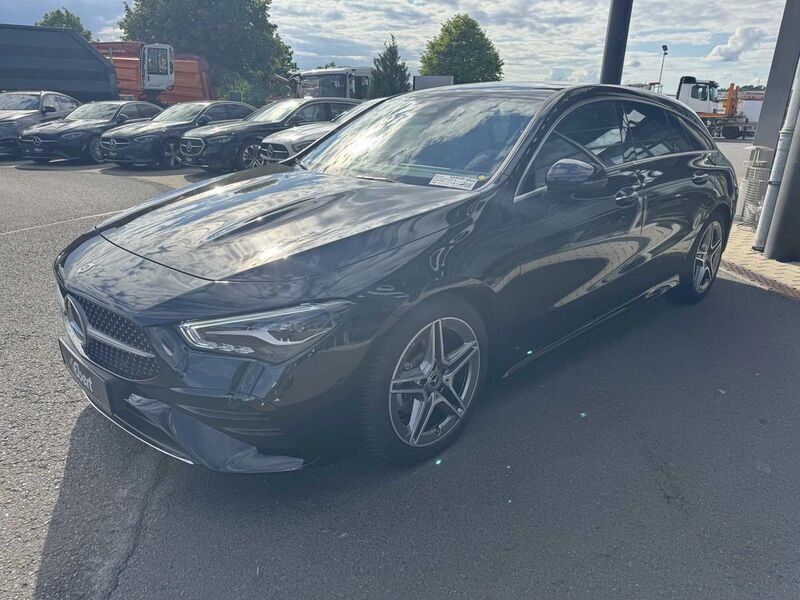 Schwarz Gebraucht 2024 Mercedes CLA180 Shooting Brake AMG Kombi | 40.756 € - Bild 1/4