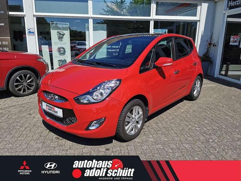 Cool red Gebraucht 2015 Hyundai ix20 Style Van / Kleinbus | 11.990 € (Teuer) - Bild 1/4