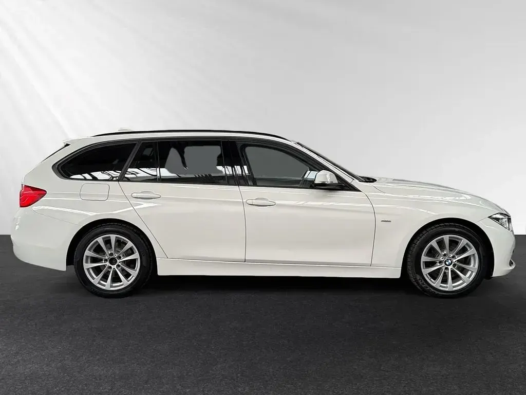 Gebraucht BMW 330 Sport Line 252 PS (185 kW) 2018 Alpinweiss Kombi