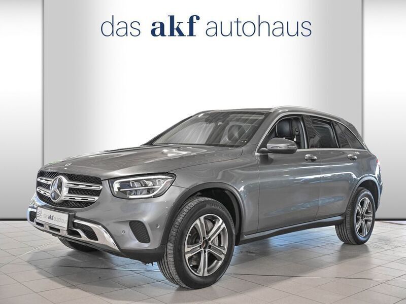 Grau Gebraucht 2022 Mercedes GLC300e Business SUV | 44.950 € (Teuer) - Bild 1/4