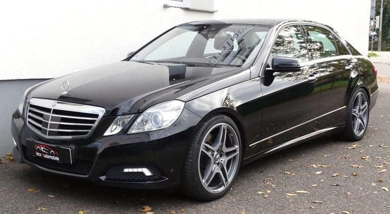 Schwarz Gebraucht 2009 Mercedes E500 Avantgarde Limousine | 15.000 € (Guter Preis) - Bild 1/4