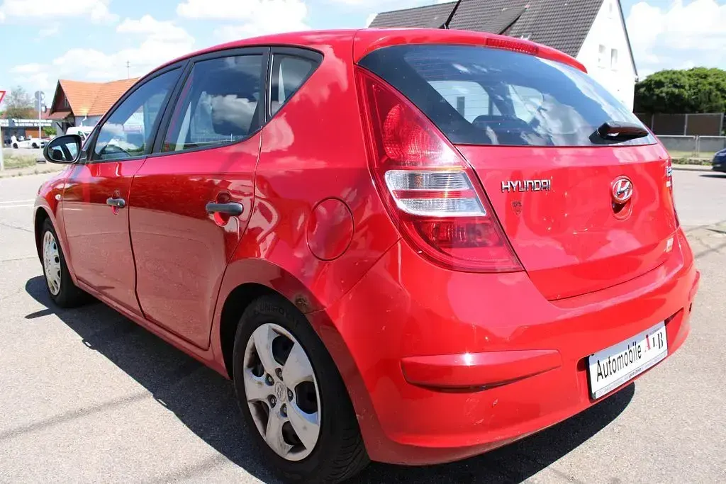 Gebraucht Hyundai i30 Edition+ 109 PS (80 kW) 2009 Rot Limousine