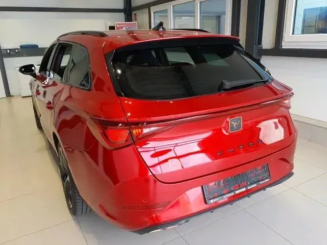 Gebraucht Cupra Leon 150 PS (110 kW) 2022 Rot Limousine