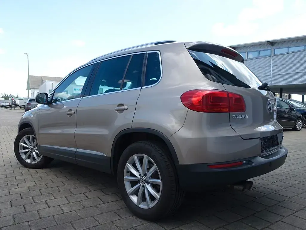 Gebraucht VW Tiguan LOUNGE 140 PS (102 kW) 2015 Beige SUV