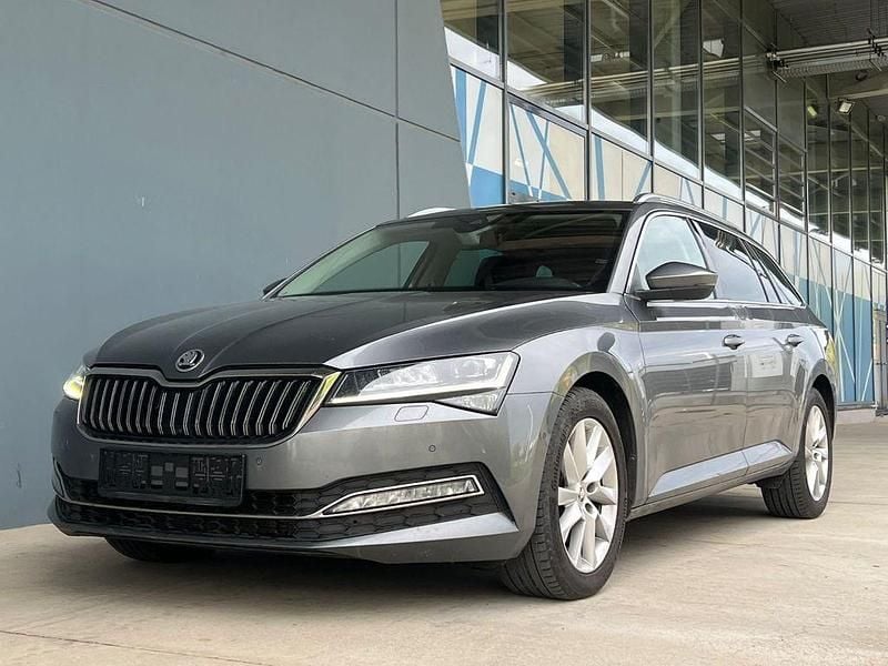 Grau Gebraucht 2022 Skoda Superb Style Limousine | 16.100 € (Guter Preis) - Bild 1/4