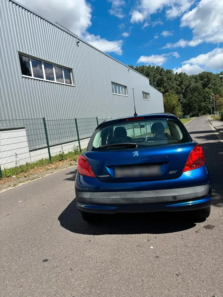 Gebraucht Peugeot 207 95 PS (69 kW) 2010 Blau Kleinwagen