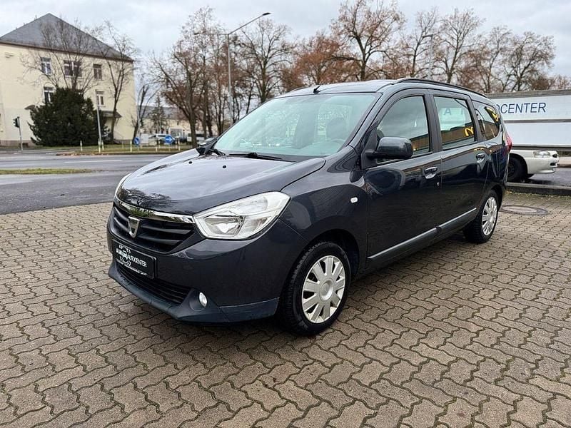 Grau Gebraucht 2015 Dacia Lodgy Basis Van / Kleinbus | 5.699 € (Guter Preis) - Bild 1/4