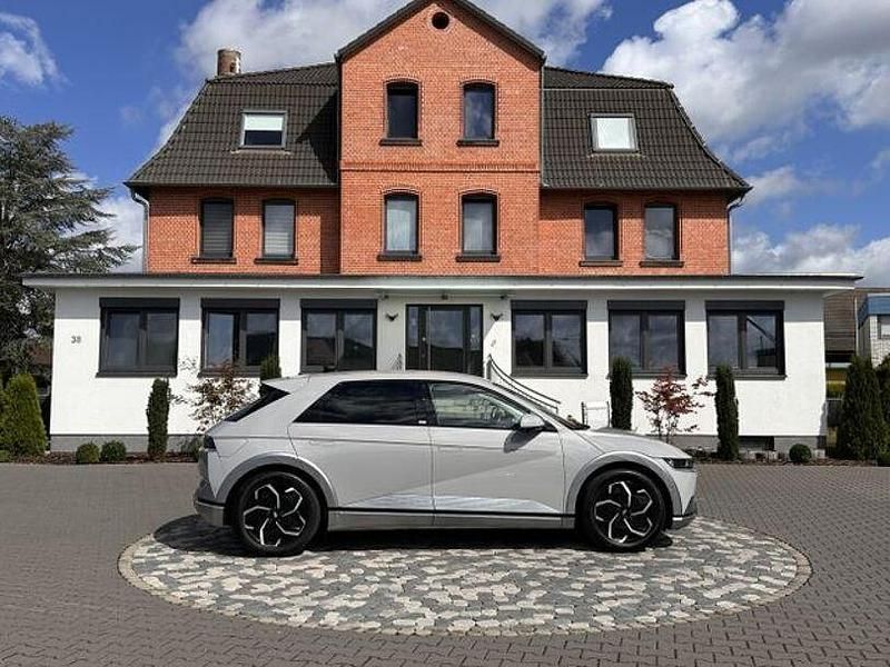 Grau Gebraucht 2021 Hyundai Ioniq 5 SUV | 27.949 € (Fairer Preis) - Bild 1/4