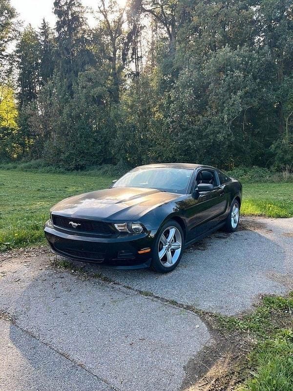Second-hand Ford Mustang 309 CP (227 kW) 2011 Negru Coupe