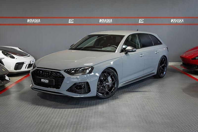 Neu Audi RS4 Performance 530 PS (389 kW) 2025 Nardograu Kombi