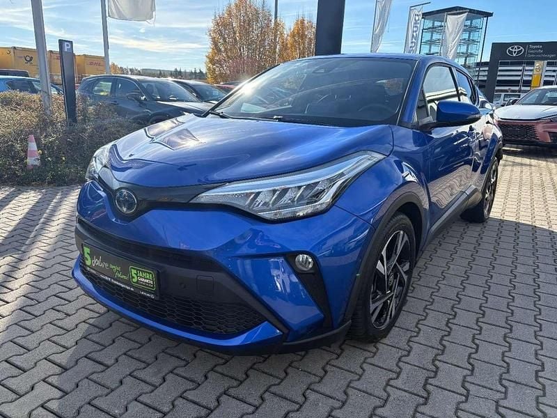 Titanblau metallic Gebraucht 2022 Toyota C-HR+ Team SUV | 23.790 € - Bild 1/4