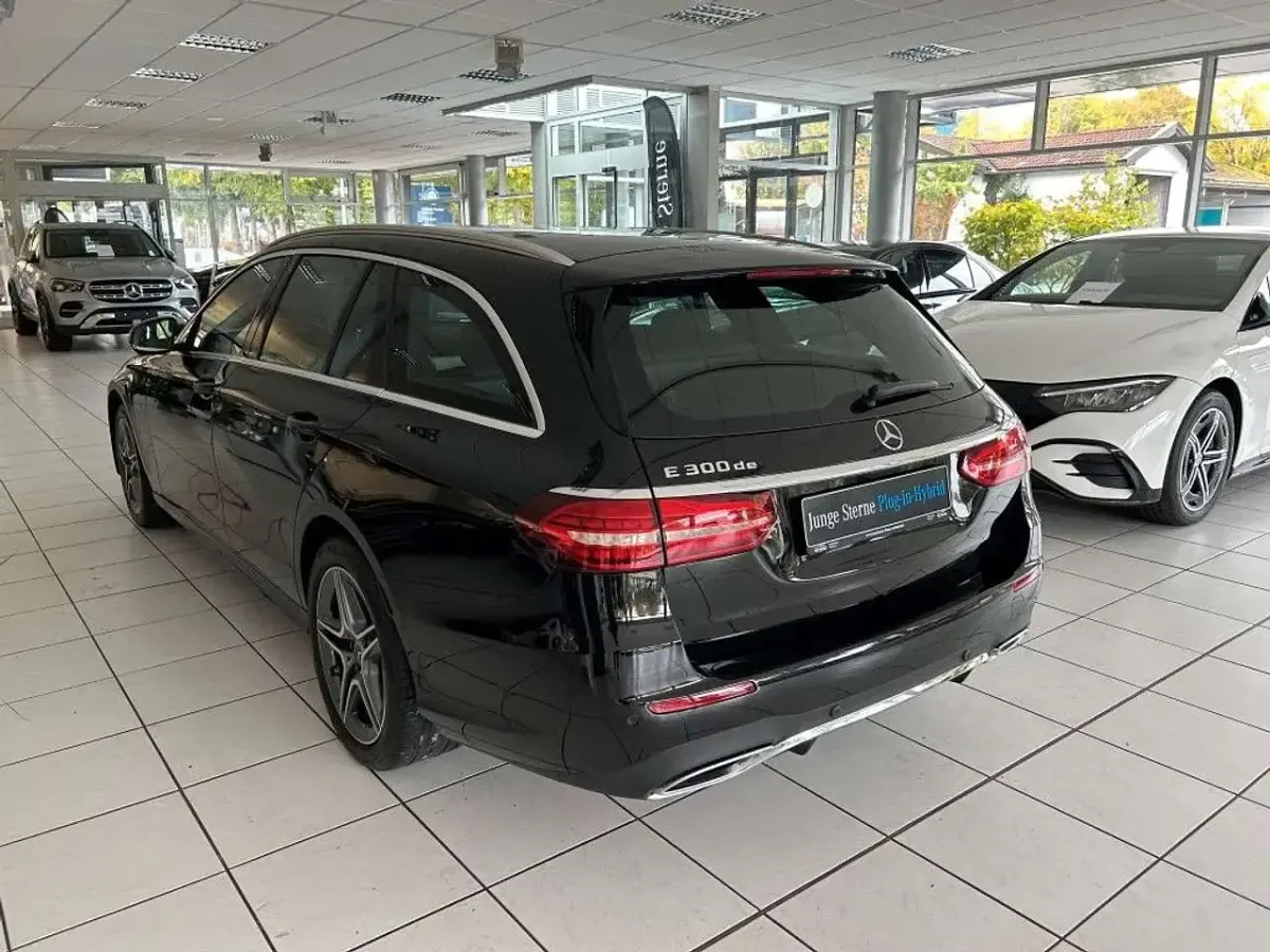 Second-hand Mercedes E300 AMG line 194 CP (142 kW) 2020 Negru Berlinǎ
