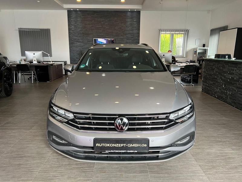 Gebraucht VW Passat 150 PS (110 kW) 2022 Silber Limousine