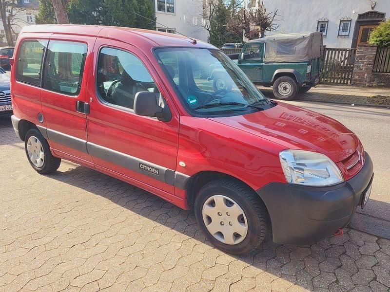Rot Gebraucht 2009 Citroën Berlingo Van / Kleinbus | 6.900 € (Teuer) - Bild 1/4