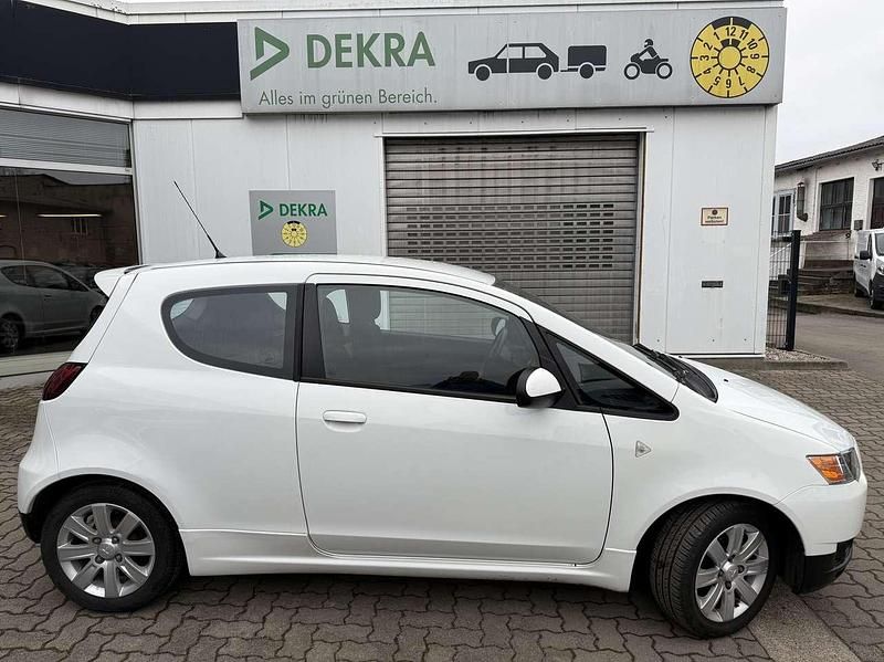 Gebraucht Mitsubishi Colt Motion 75 PS (55 kW) 2012 Porcelain white Kleinwagen