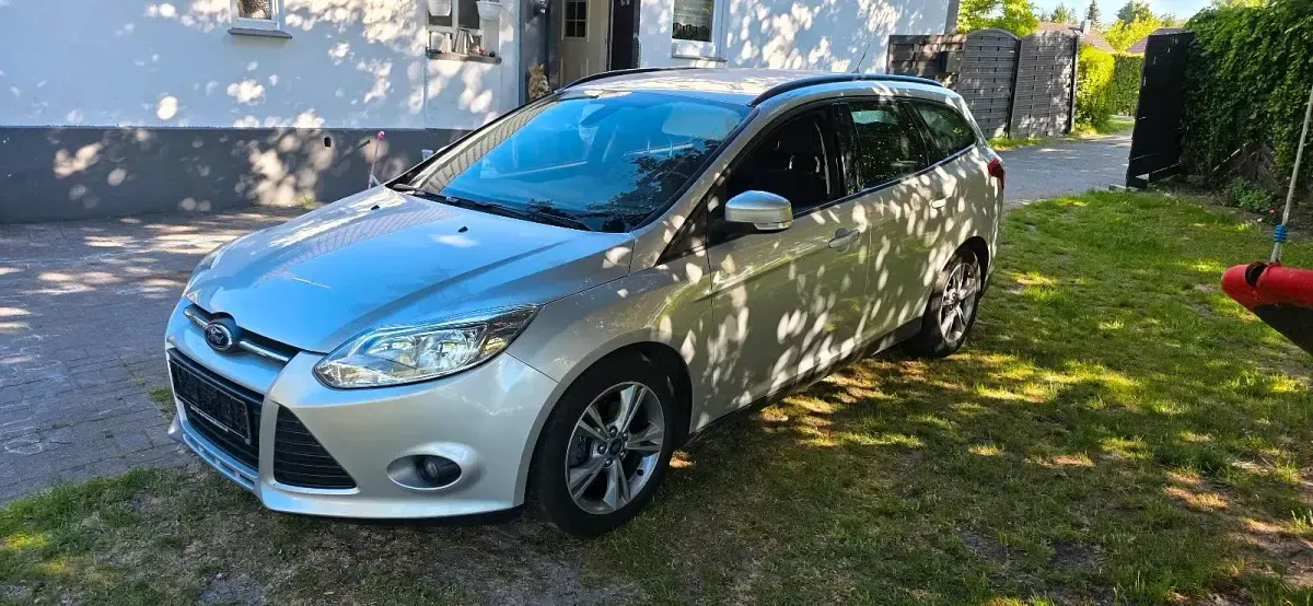 Gebraucht Ford Focus 116 PS (85 kW) 2014 Silber Kombi