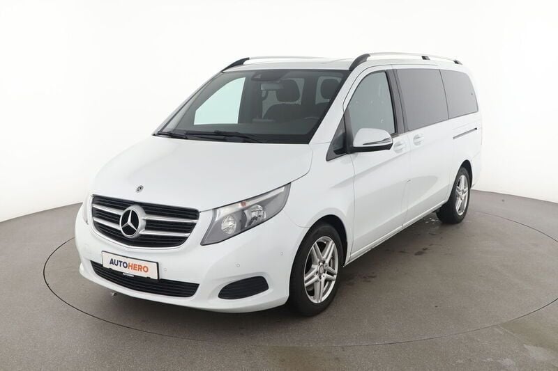 Weiß Gebraucht 2017 Mercedes V220 Edition Van / Kleinbus | 37.920 € (Fairer Preis) - Bild 1/4