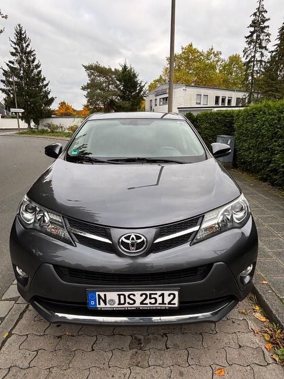 Grau Gebraucht 2013 Toyota RAV4 Comfort SUV | 9.690 € (Fairer Preis) - Bild 1/4