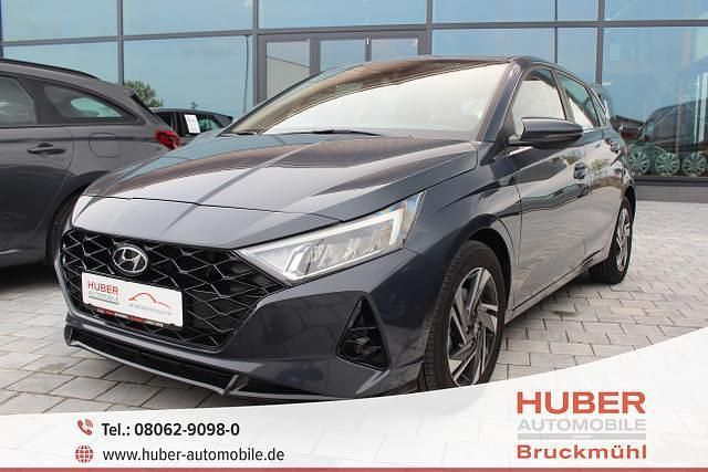 Grau Gebraucht 2022 Hyundai i20 Trend | 16.459 € (Guter Preis) - Bild 1/4
