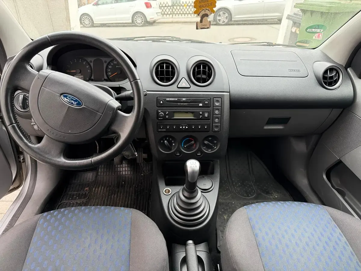 Usata Ford Fiesta 74 CV (54 kW) 2002 Grigio Utilitaria