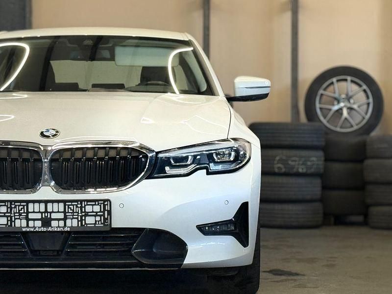 Gebraucht BMW 330 Sport Line 258 PS (189 kW) 2019 Weiß Limousine