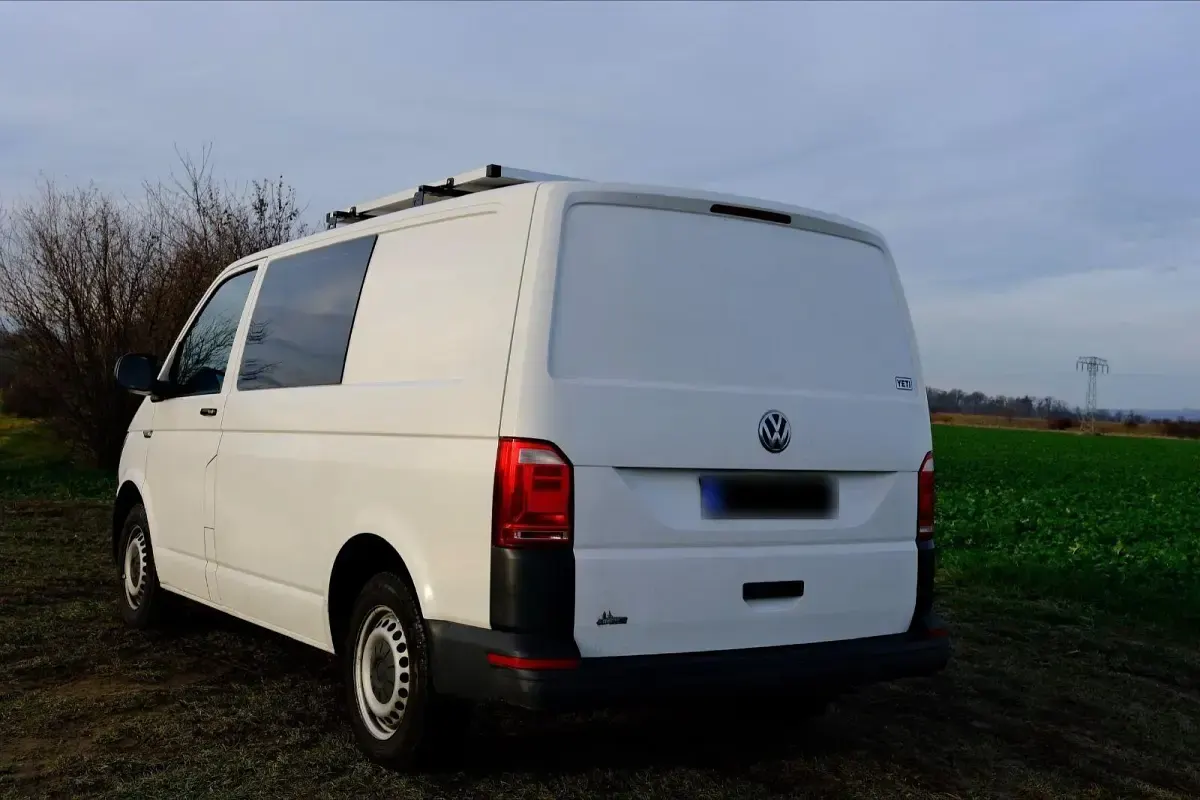 Second-hand VW Transporter 150 CP (110 kW) 2018 Alb Van