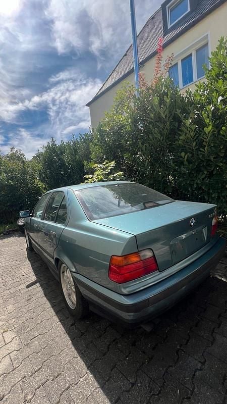 Grün Gebraucht 1996 BMW 328 Limousine | 11.999 € (Superpreis) - Bild 1/4