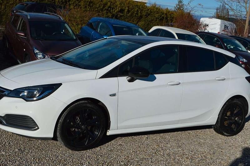Gebraucht Opel Astra 125 PS (91 kW) 2018 Schneeweiss/olympic/summit whi Limousine