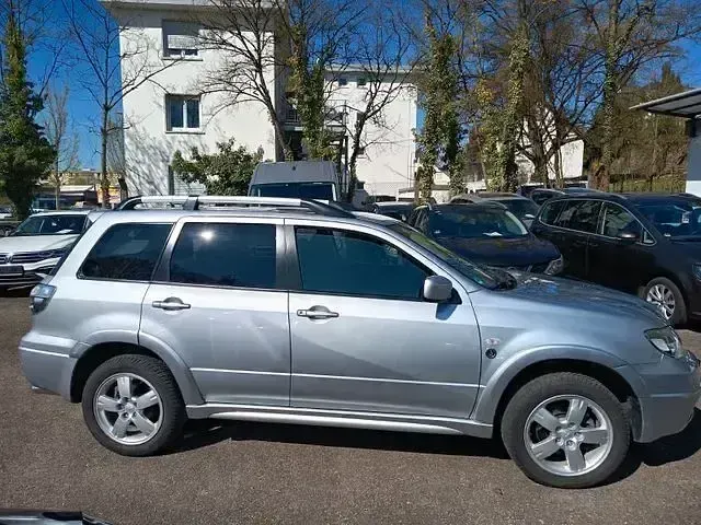 Gebraucht Mitsubishi Outlander Intense 160 PS (117 kW) 2006 Silber SUV