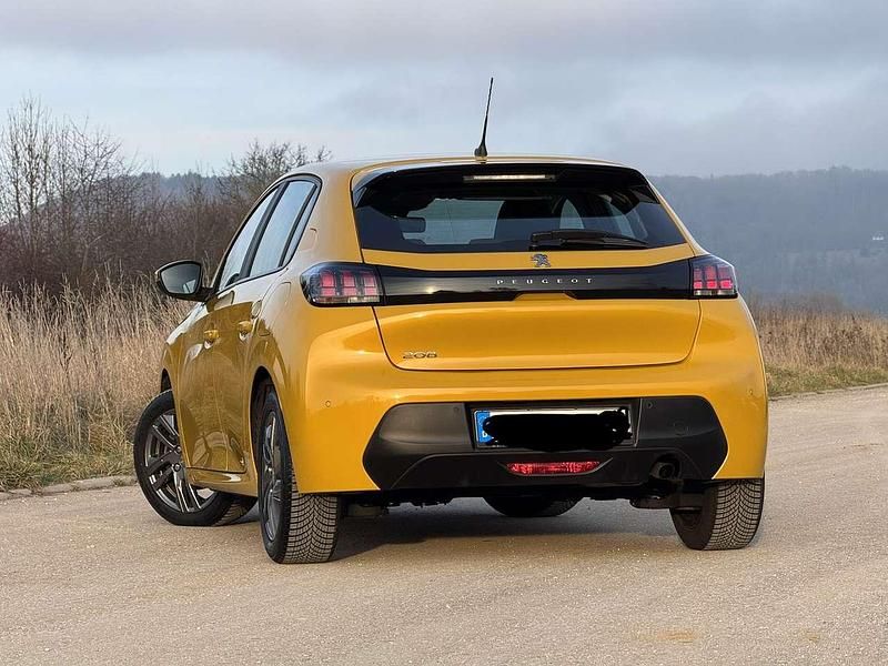 Gebraucht Peugeot 208 Active 75 PS (55 kW) 2021 Gelb Kleinwagen