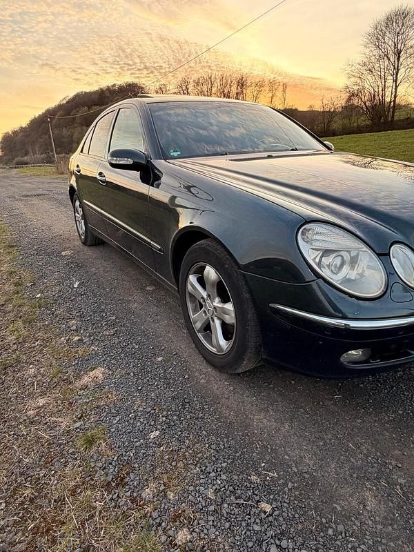 Gebraucht Mercedes E320 204 PS (150 kW) 2005 Andere farben Kombi