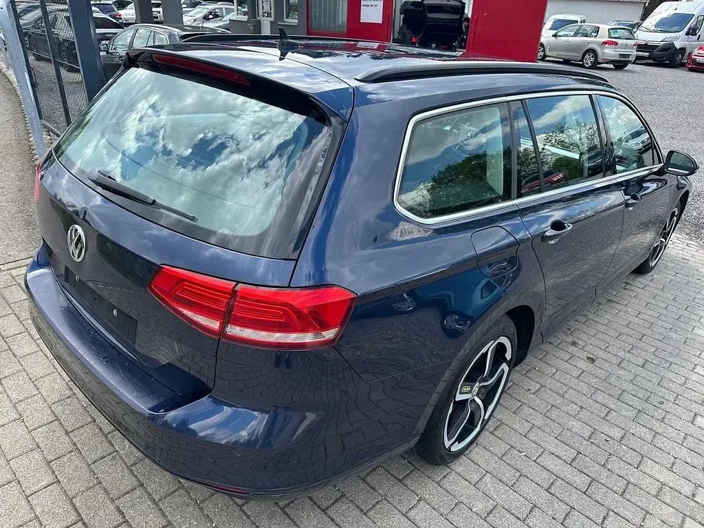 Gebraucht VW Passat Comfortline 150 PS (110 kW) 2015 Blau Kombi