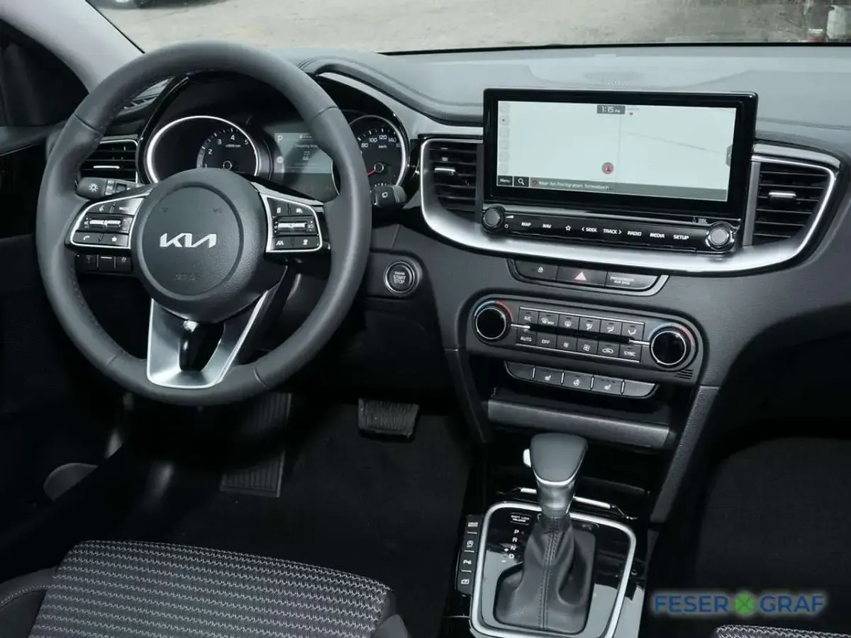 Używany Kia Ceed Style 140 KM (102 kW) 2025 Czarny Hatchback