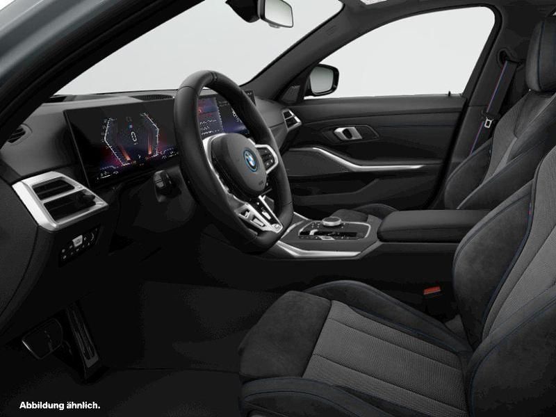 Skyscraper grau metallic Gebraucht 2024 BMW 330e Comfort Edition Kombi | 57.374 € - Bild 1/2