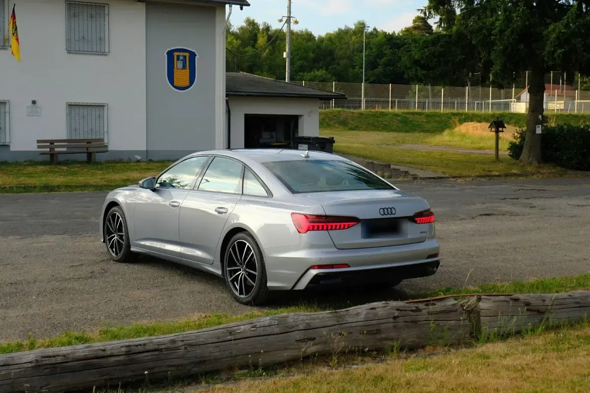 Gebraucht Audi A6 S-Line 245 PS (180 kW) 2024 Silber Limousine
