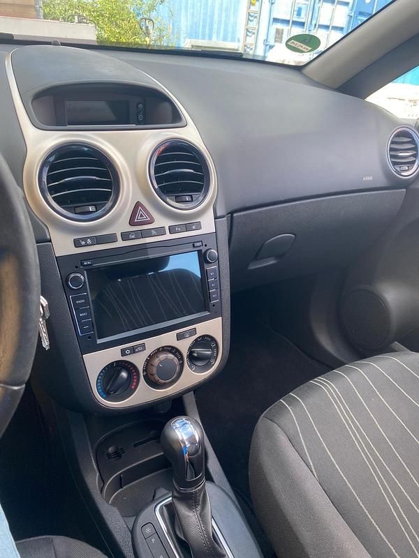 Gebraucht Opel Corsa 90 PS (66 kW) 2007 Silber Kleinwagen