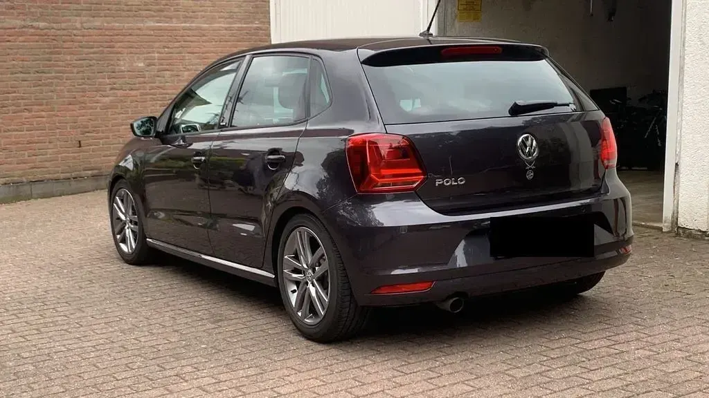 Gebraucht VW Polo Allstar 90 PS (66 kW) 2016 Grau Limousine