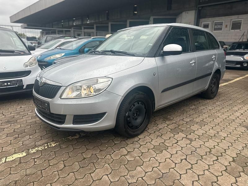 Silber Gebraucht 2012 Skoda Fabia Kombi | 2.400 € (Superpreis) - Bild 1/4