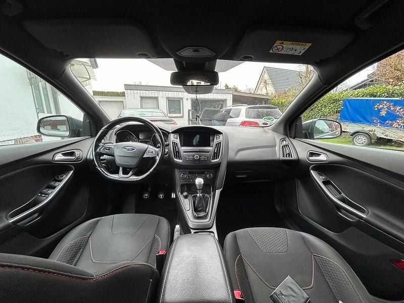 Gebraucht Ford Focus ST-Line 140 PS (102 kW) 2018 Grau Limousine