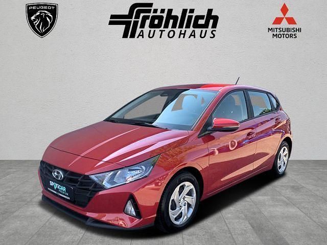 Dragon red (metallic) Gebraucht 2023 Hyundai i20 Select Kleinwagen | 15.490 € (Fairer Preis) - Bild 1/4