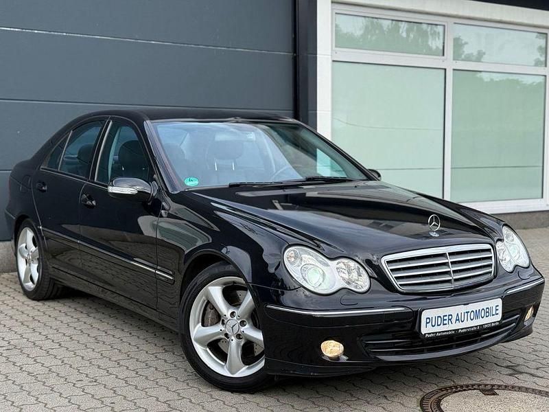Schwarz Gebraucht 2005 Mercedes C200 Avantgarde Limousine | 5.990 € (Teuer) - Bild 1/4