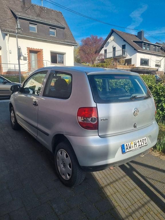 Gebraucht VW Fox 60 PS (44 kW) 2005 Silber Kleinwagen