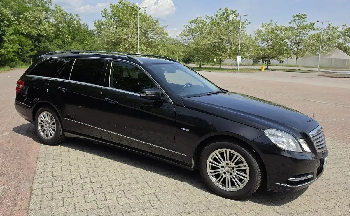 Gebraucht Mercedes E220 170 PS (125 kW) 2011 Schwarz Kombi