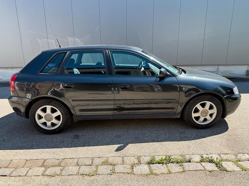 Gebraucht Audi A3 Ambiente 101 PS (74 kW) 1999 Schwarz Kleinwagen