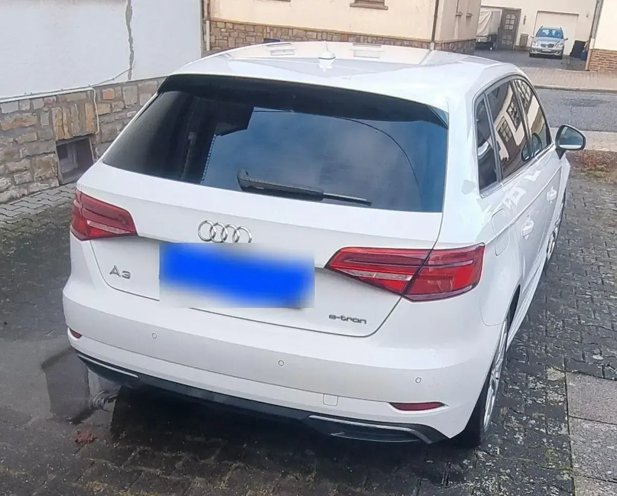 Gebraucht Audi A3 Sportback e-tron Design 204 PS (150 kW) 2017 Weiß Kleinwagen