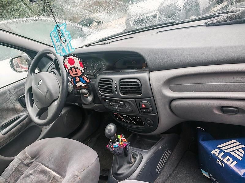 Gebraucht Renault Mégane 95 PS (69 kW) 2000 Blau Limousine